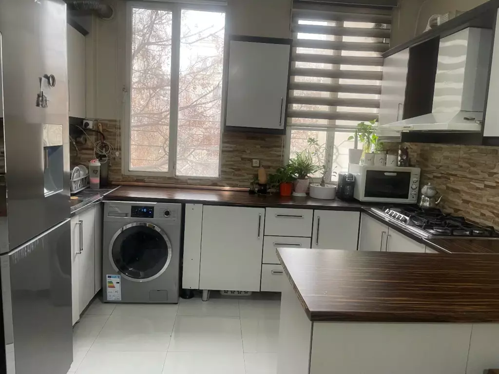 پنجاه متری دو خواب پارکینگ دار