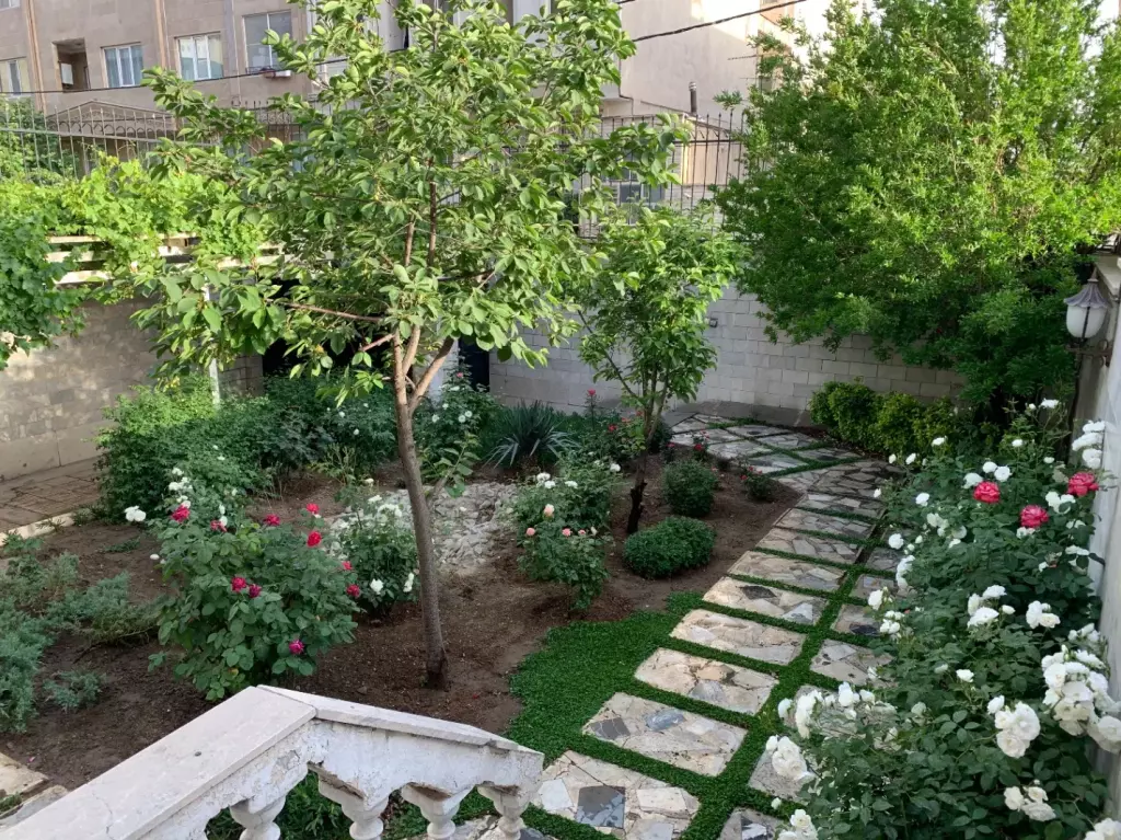 130متری باغ فیض
