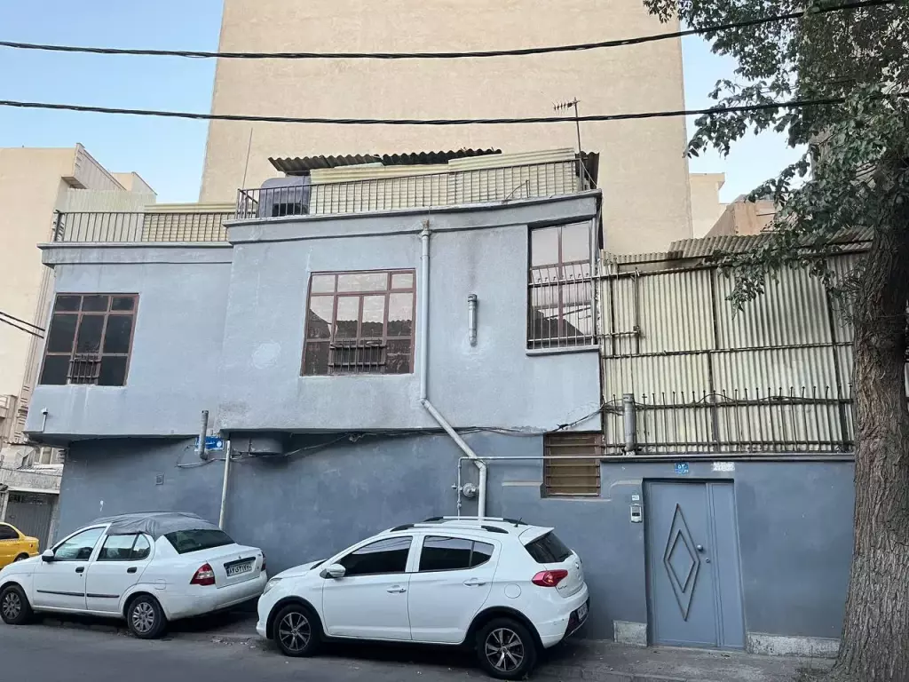 خانه دربست دارای واحد تجاری