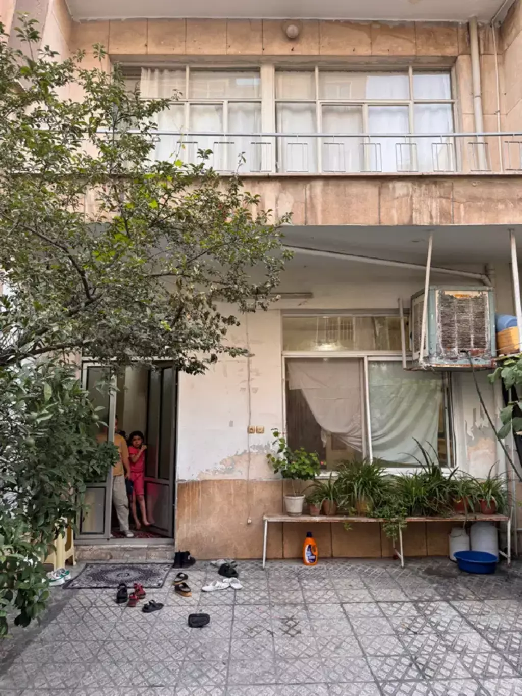 دو طبقه با جای پارک ماشین
