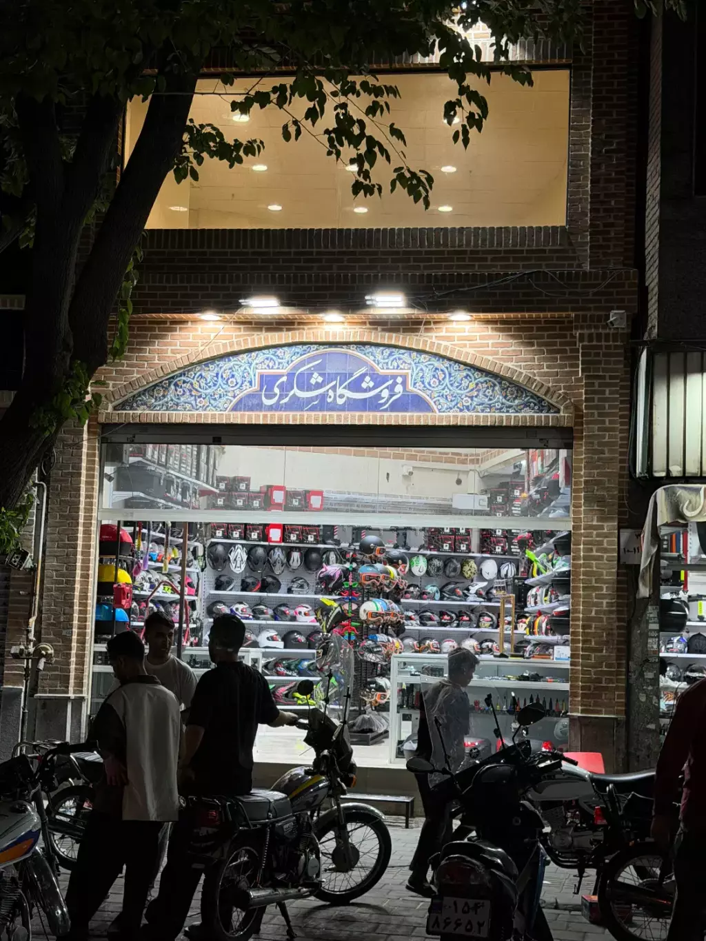 فروش مغازه (فروشگاه)تجاری بر میدان رازی - تصویر 3