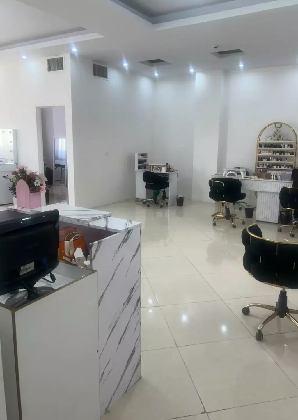 اجاره میز ناخن،مژه ،رنگ،فیشیال ،آرایش دائم و غیره - تصویر 2
