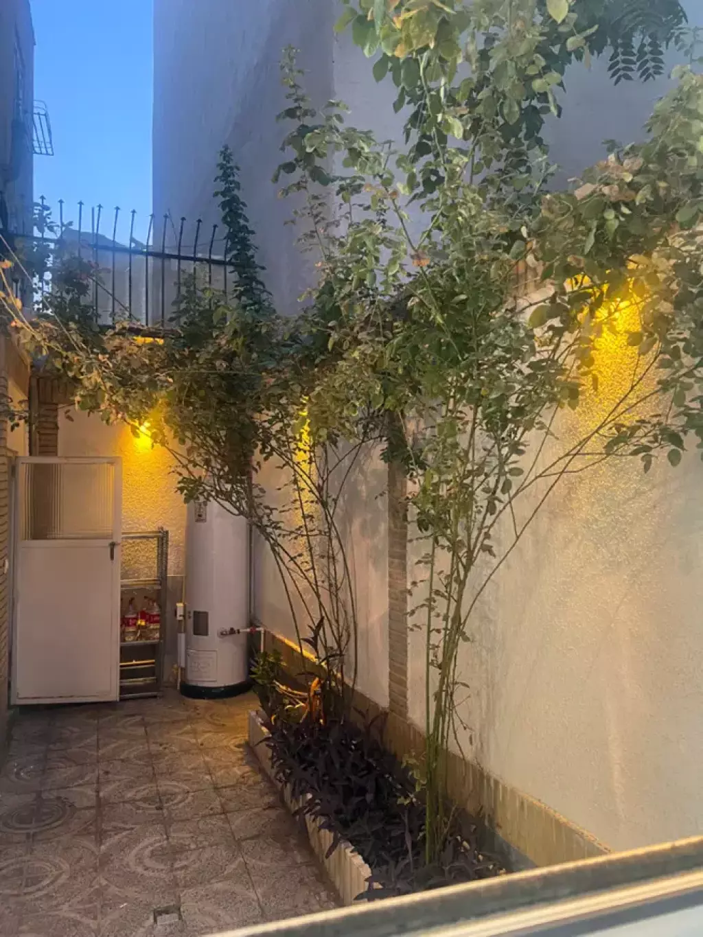 رهن و اجاره اپارتمان 75متری با 15 متر حیاط جمهوری - تصویر 4