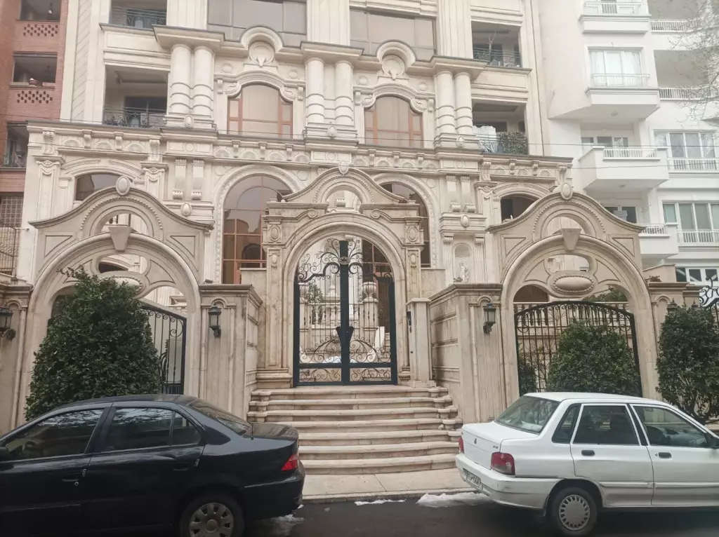 آجودانیه 205 متر عرض9 شمالی 260 متربناقابل سکونت
