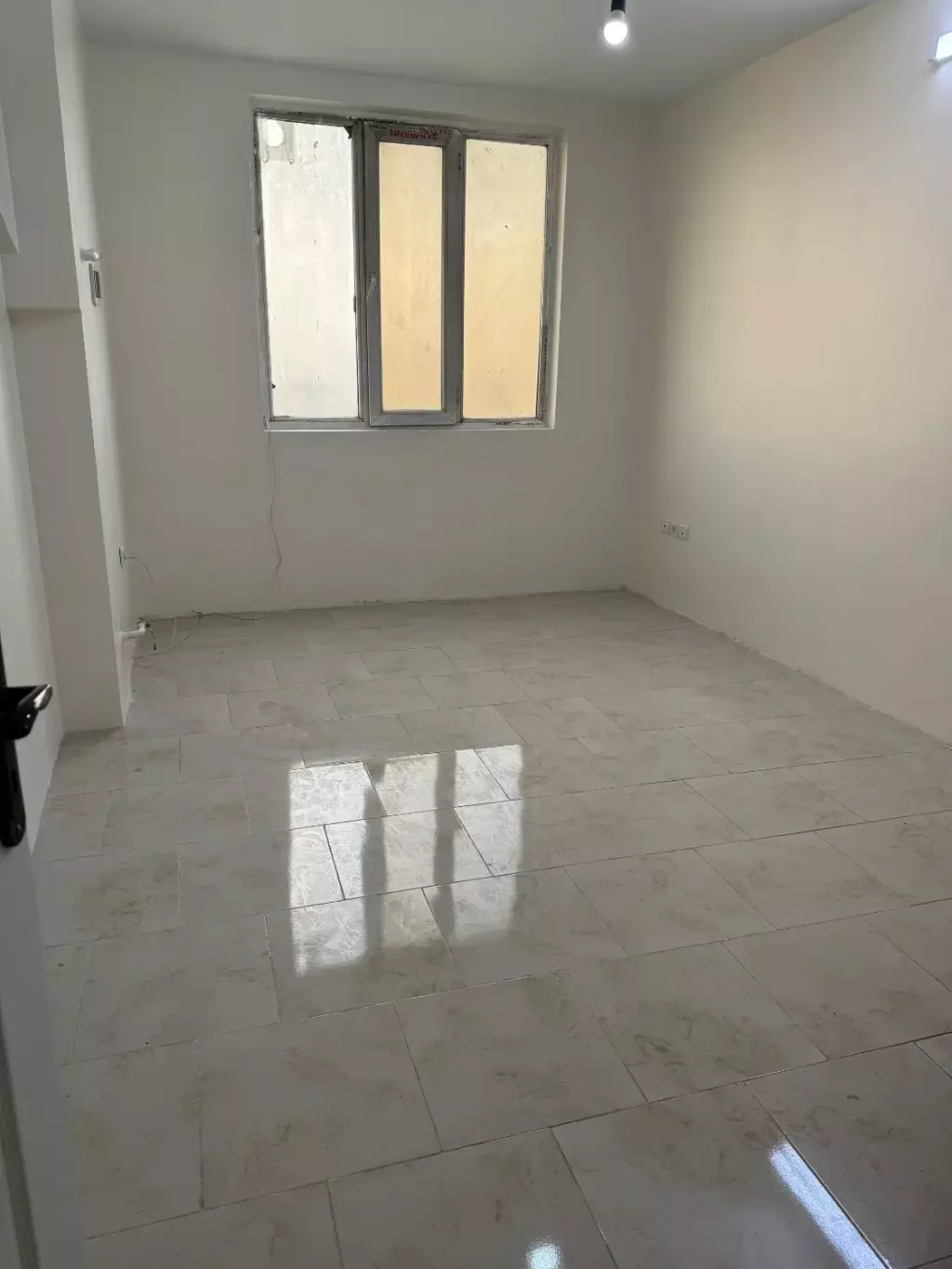 اجاره اتاق و میز ناخن و صندلی کار