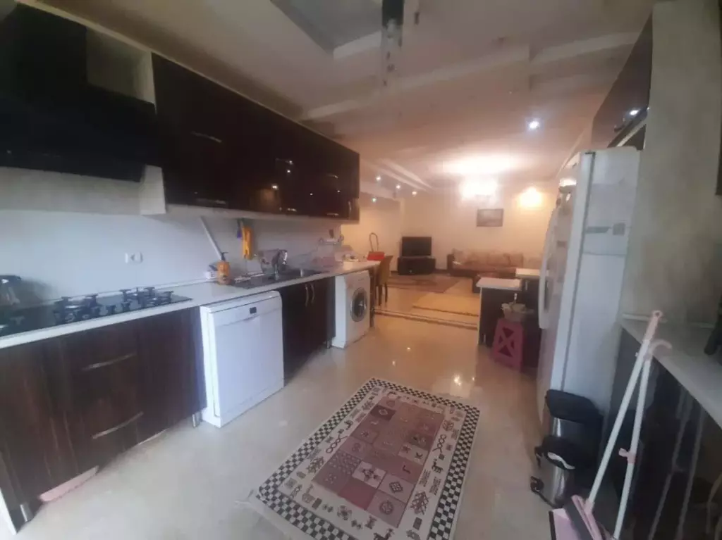 آپارتمان خوش نقشه  با نور جنوبی در شهرک نفت - تصویر 3