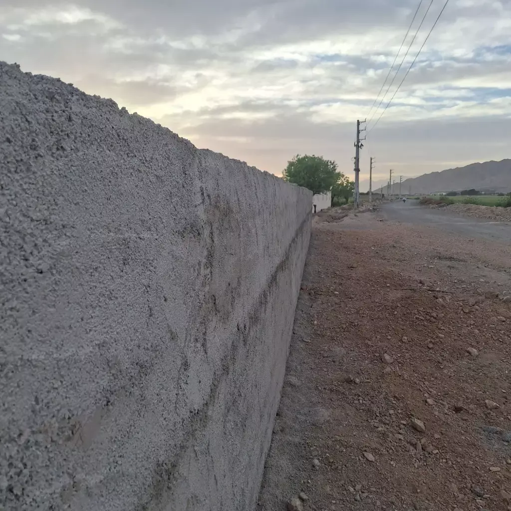 زمین چهاردیواری فروشی
