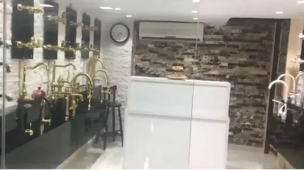 مغازه بیست متری