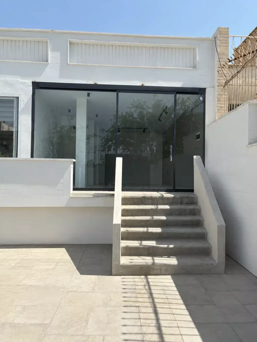 اجاره مغازه بر خیابان اصلی - تصویر 2