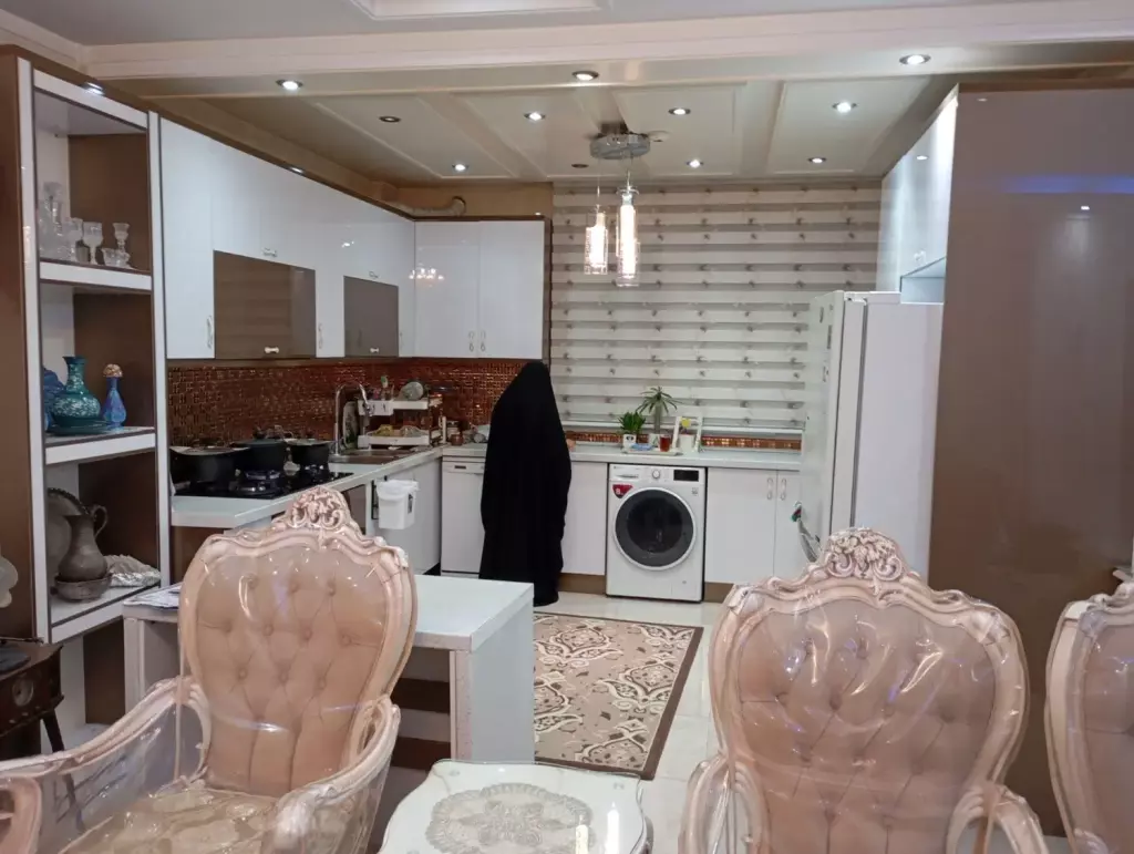 87 متر دو واحدی پارکینگ 8 ساله