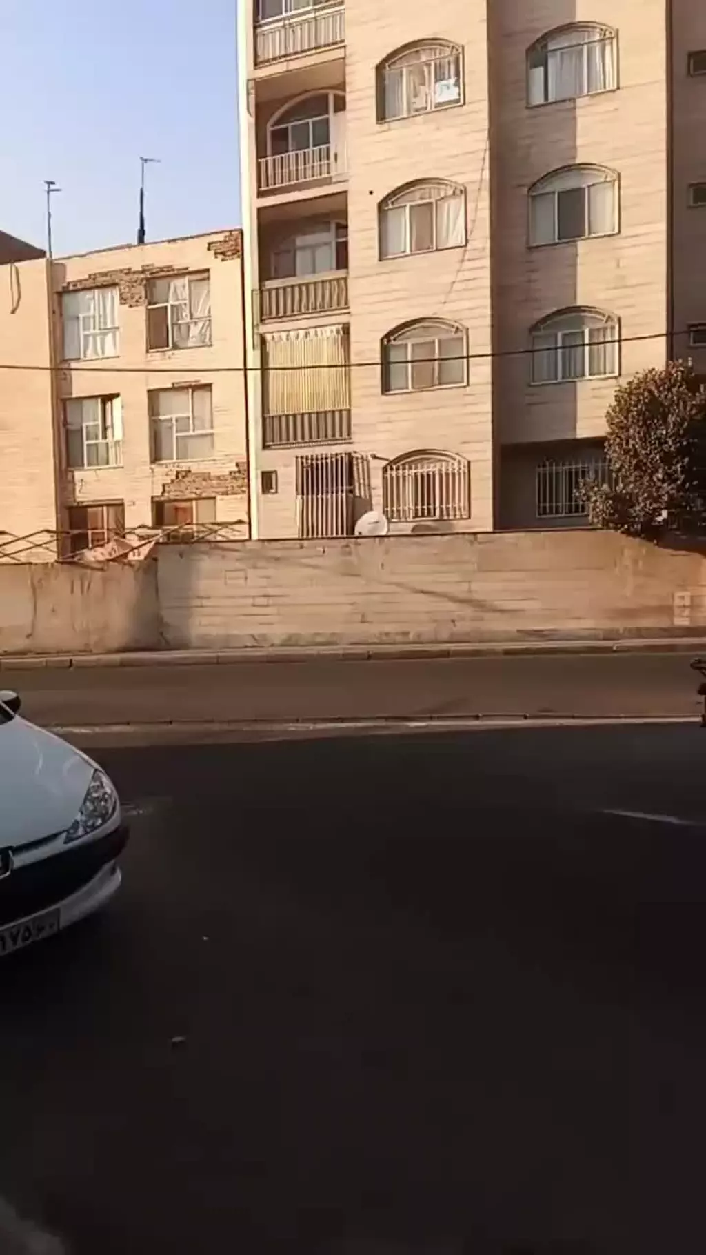 کارگاه و انباری 130م،ط همکف،برق3فاز،منطقه14 محلاتی