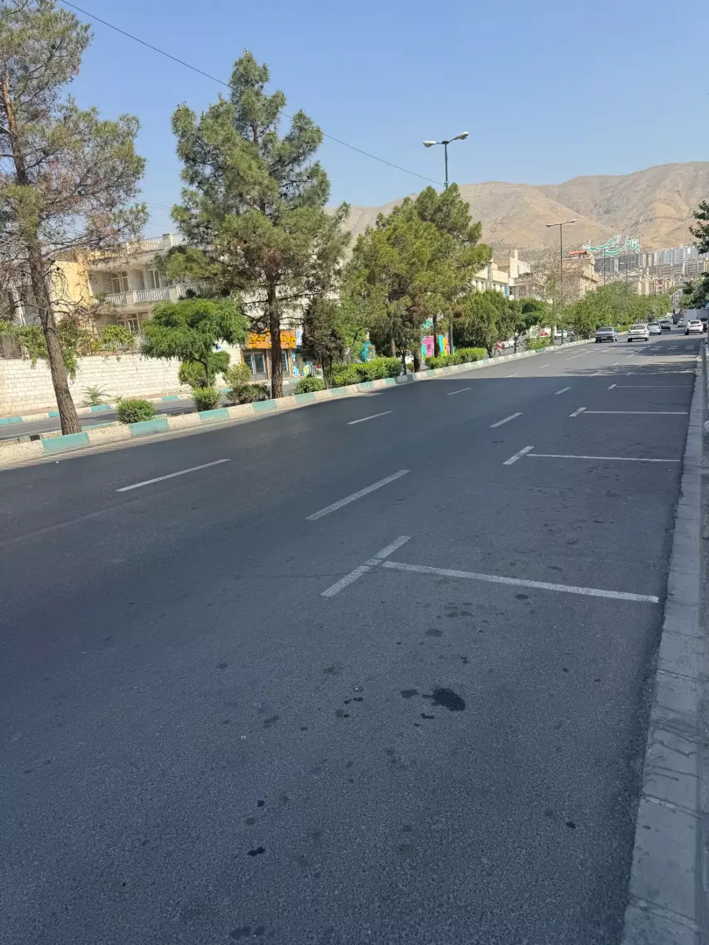 400متر انبار و مرکزپخش با آسانسور باربر/بلوار گلها
