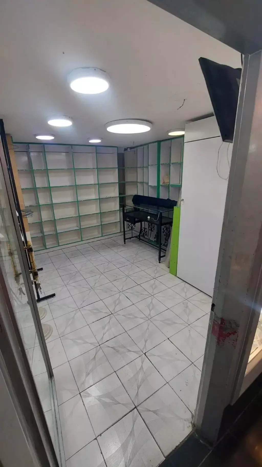 اجاره مغازه 12 متری هفت حوض داخل پاساژ طبقه دوم - تصویر 5