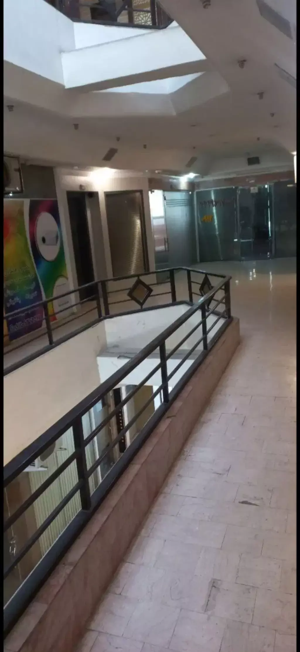 15 متر مناسب شرکت و دفتر کار صادقیه