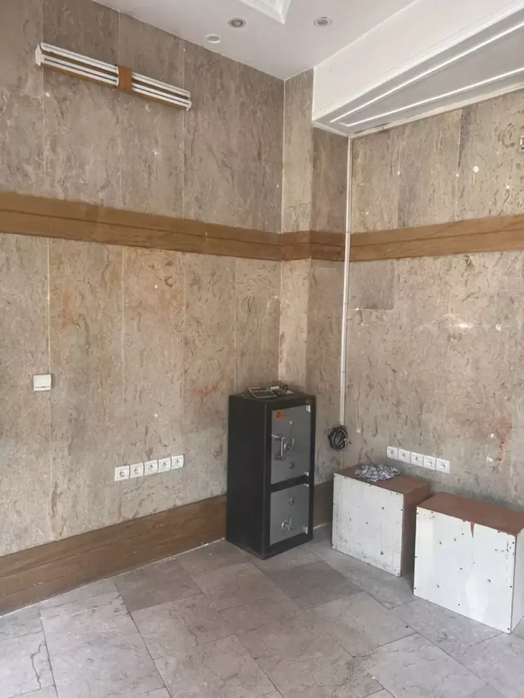 مغازه 15 متری بر خیابان اصلی دستغیب غربی - تصویر 4