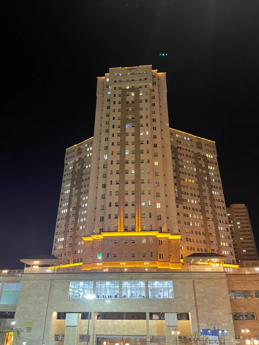 120 متری برج دریاچه