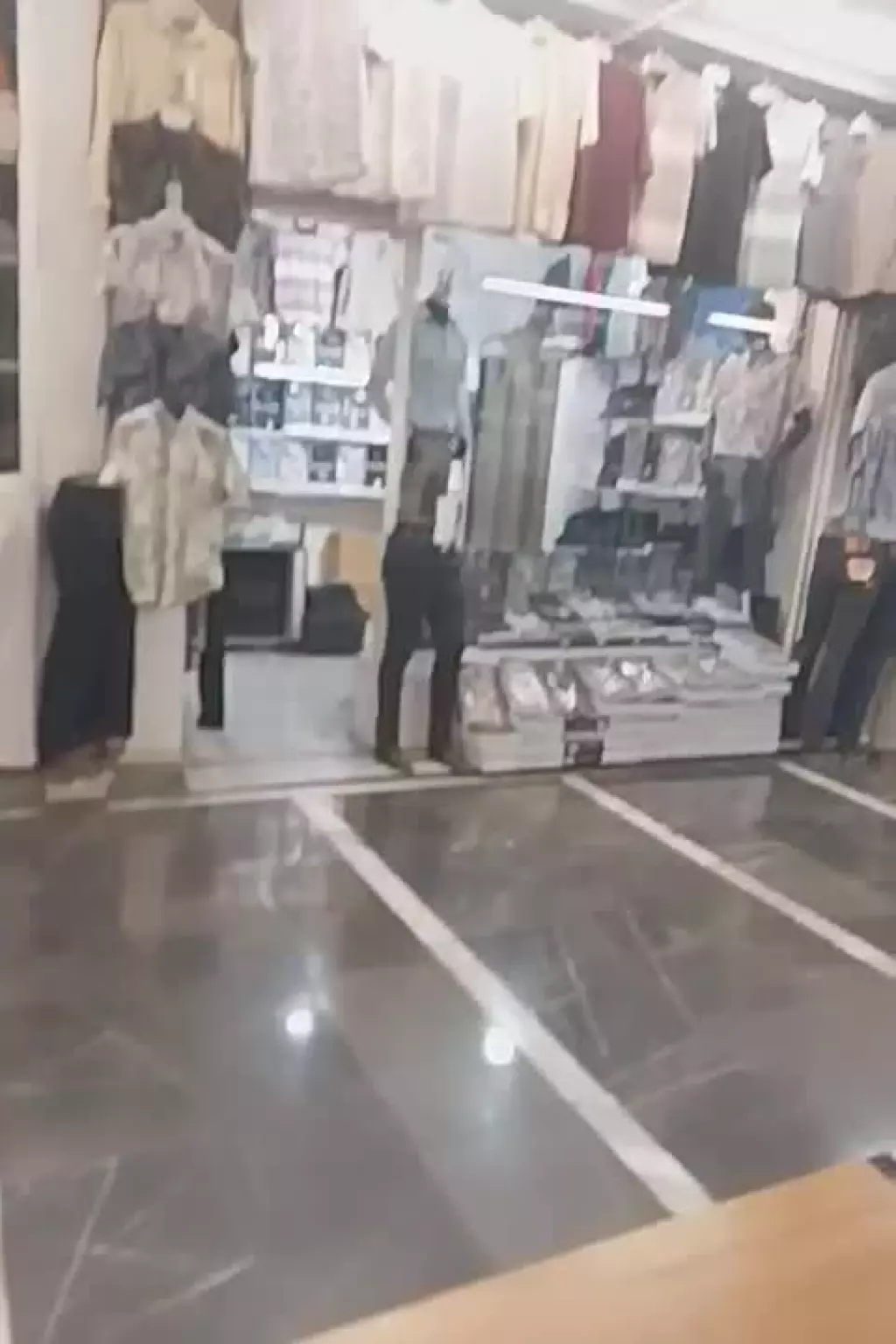 مغازه.فروشنده واقعی