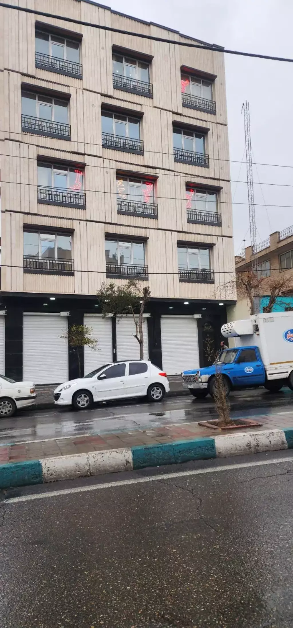 مغازه نوساز بر اصلی 30 متری ارتفاع بلند باپارکینگ - تصویر 6