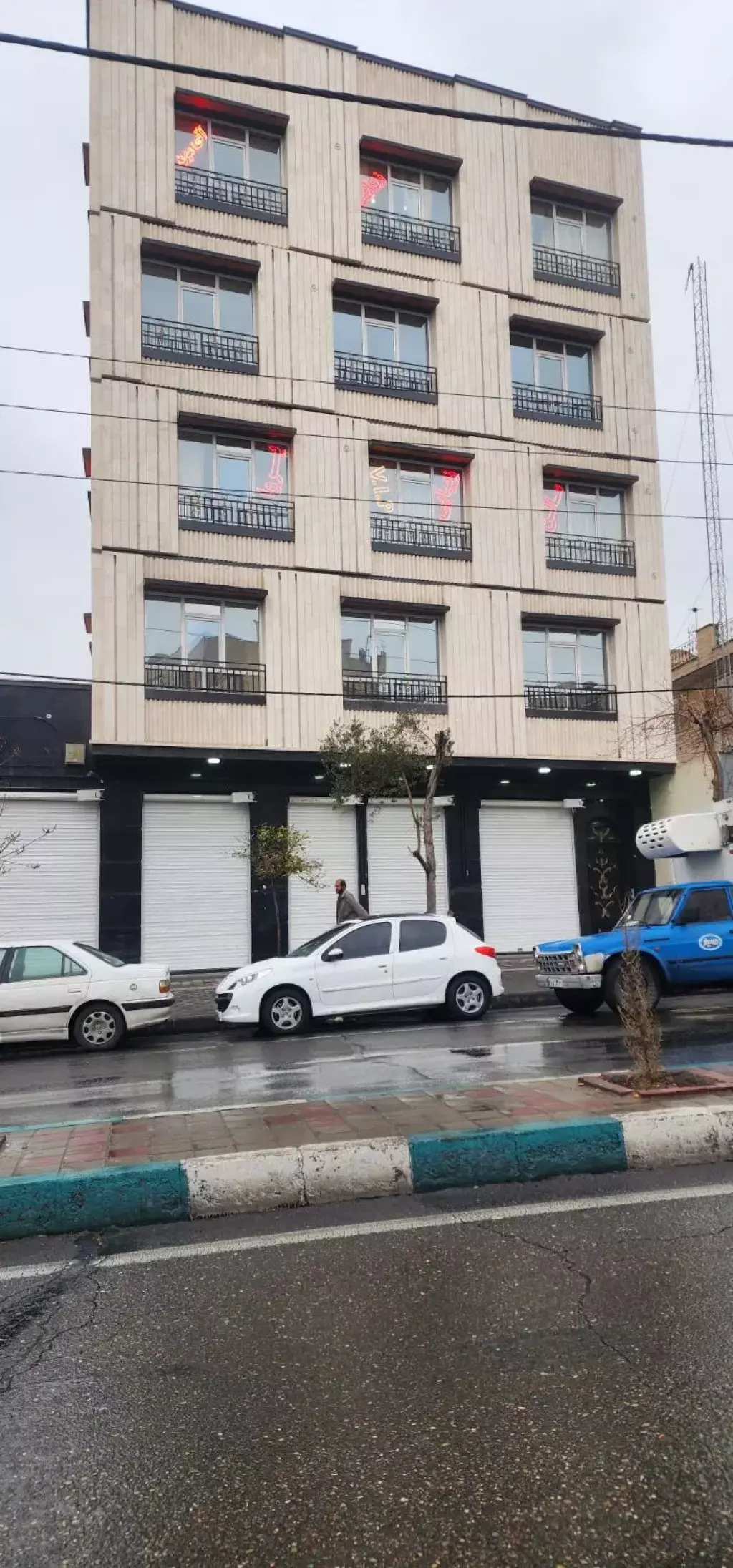 مغازه نوساز بر اصلی 30 متری ارتفاع بلند باپارکینگ - تصویر 7