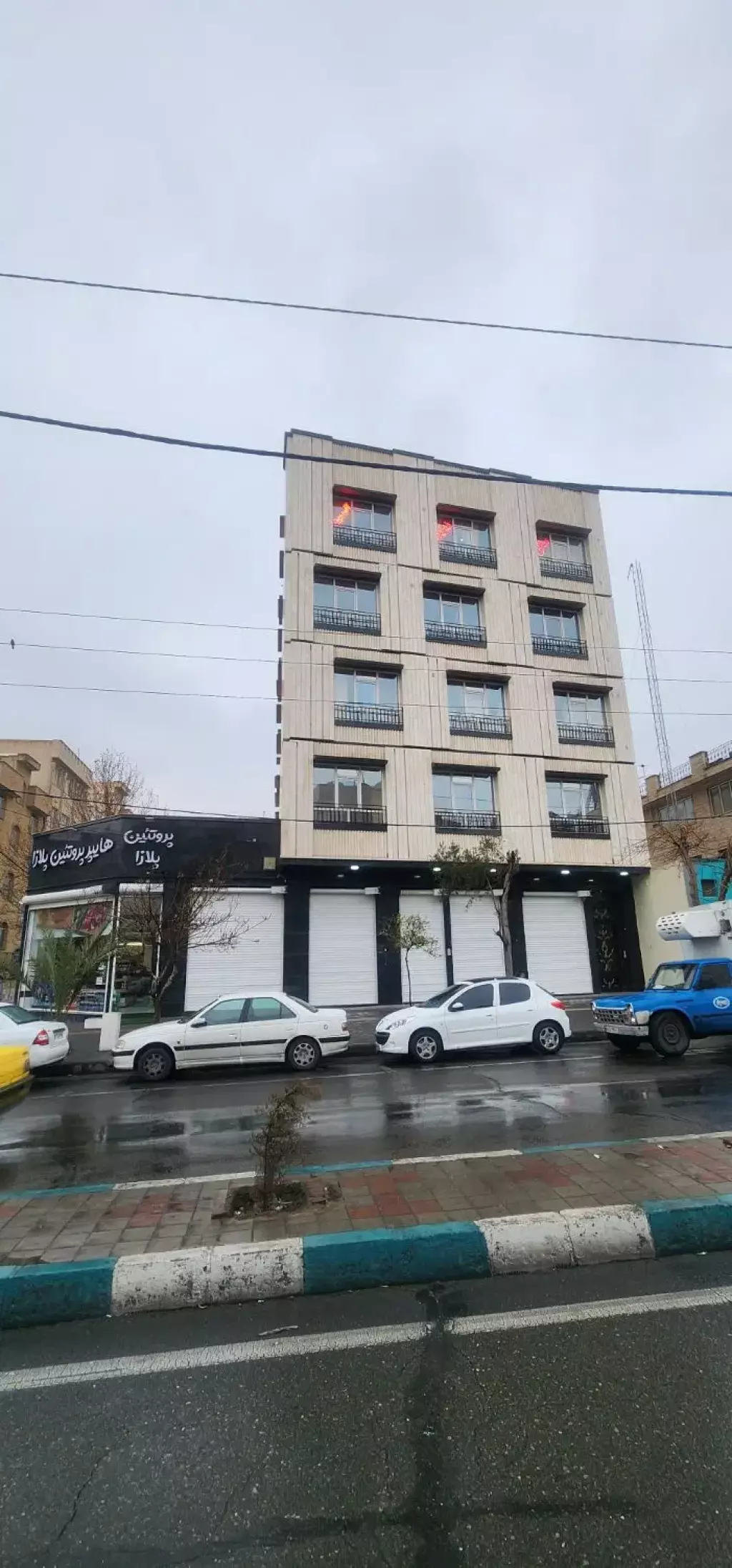 مغازه نوساز بر اصلی 30 متری ارتفاع بلند باپارکینگ - تصویر 3