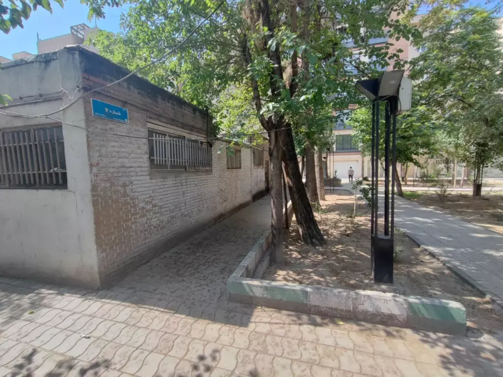 موقعیت اداری بر اصلی ویلایی تک واحد در بست - تصویر 2