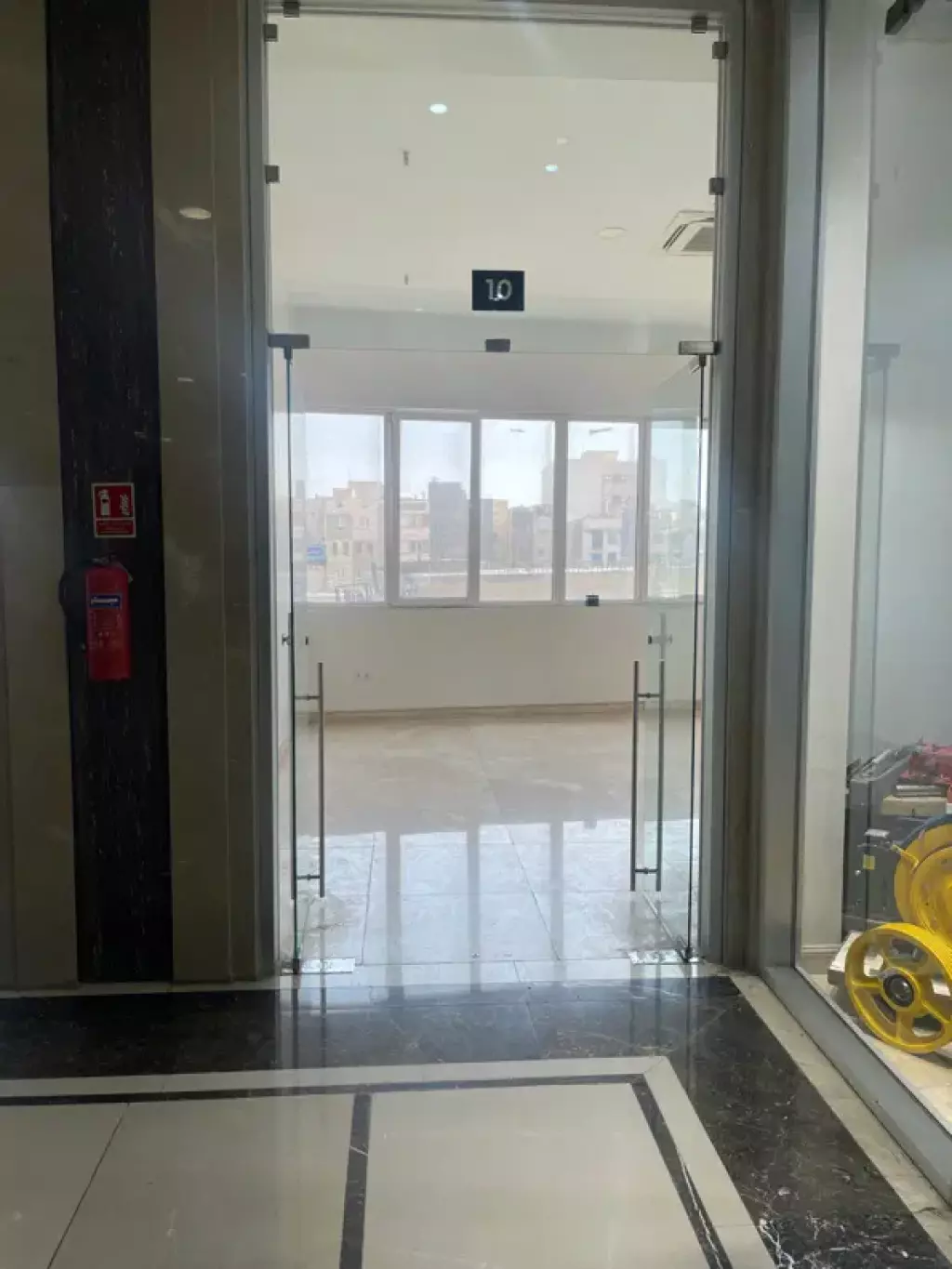 مغازه 74 متری - تصویر 2