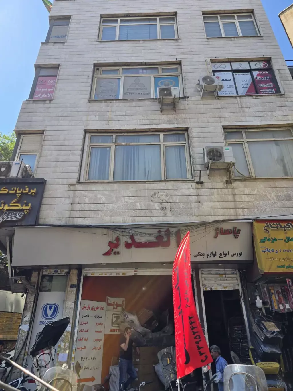 مغازه در بورس لوازم یدکی ماشین چراغ برق - تصویر 4