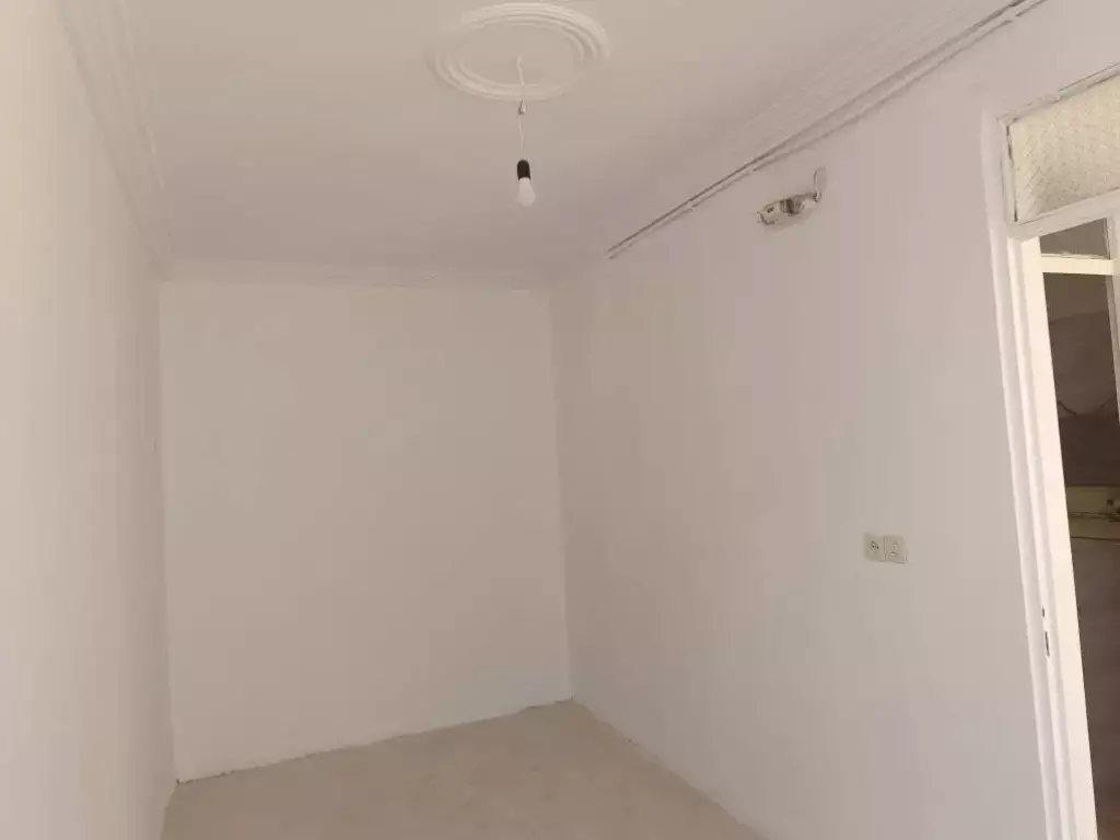 سروستان، 40 متری .تک خواب غرق نور.