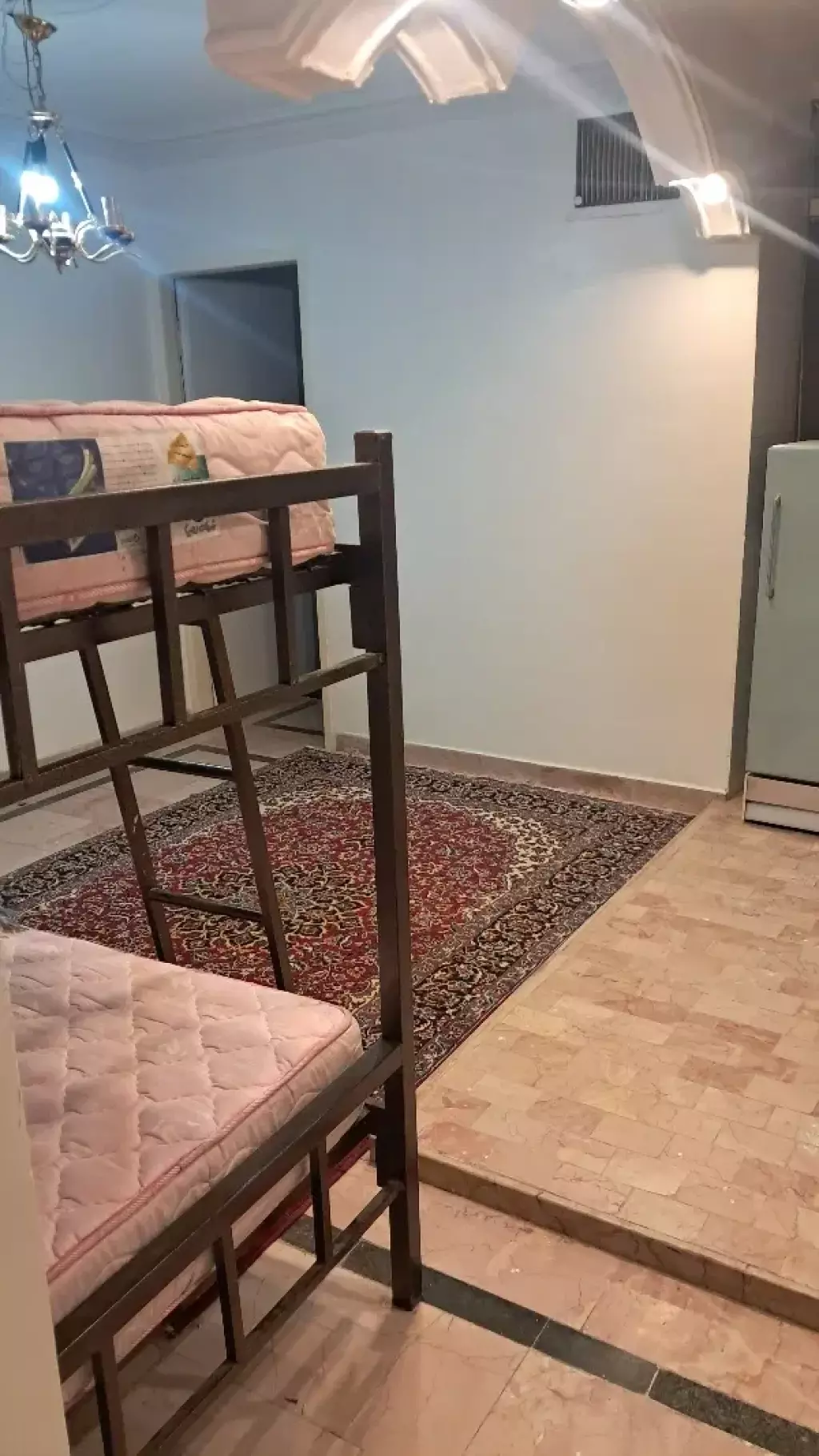 پانسیون نقلی واقع در مترو فدک