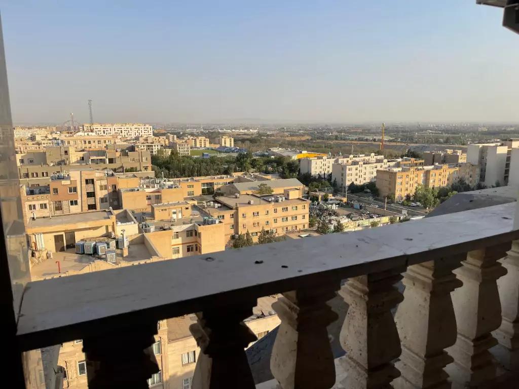 فروش 100 متر طبقه دهم ویو ابدی برج گل نرگس بهار - تصویر 3