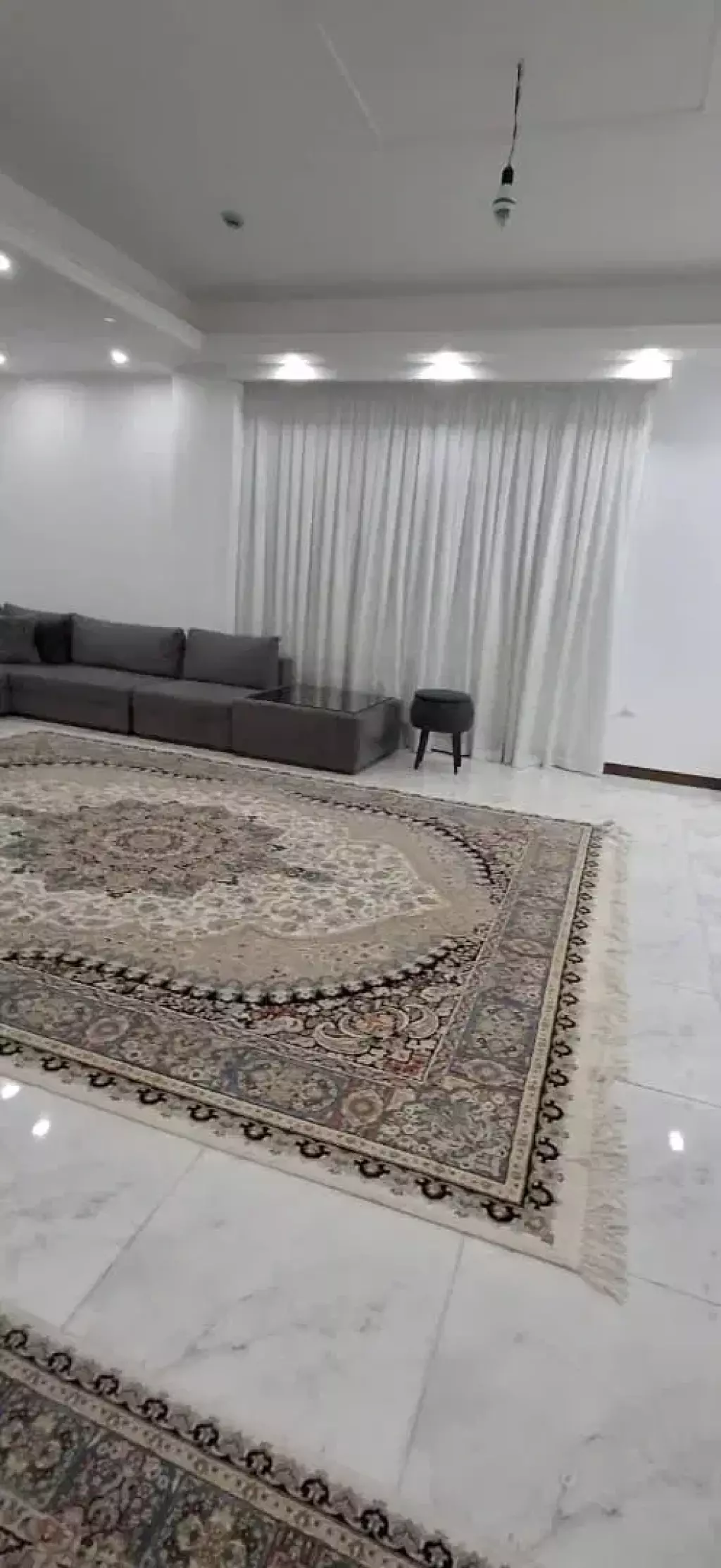 آپارتمان فول امکانات92متری نو ساز تک واحدطبقه دوم