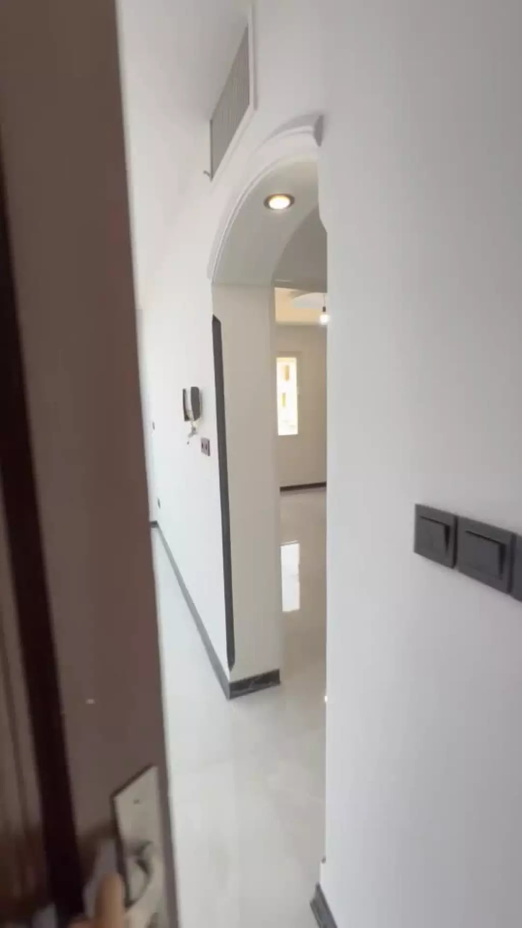 57متر زیر سالن پنجره خور
