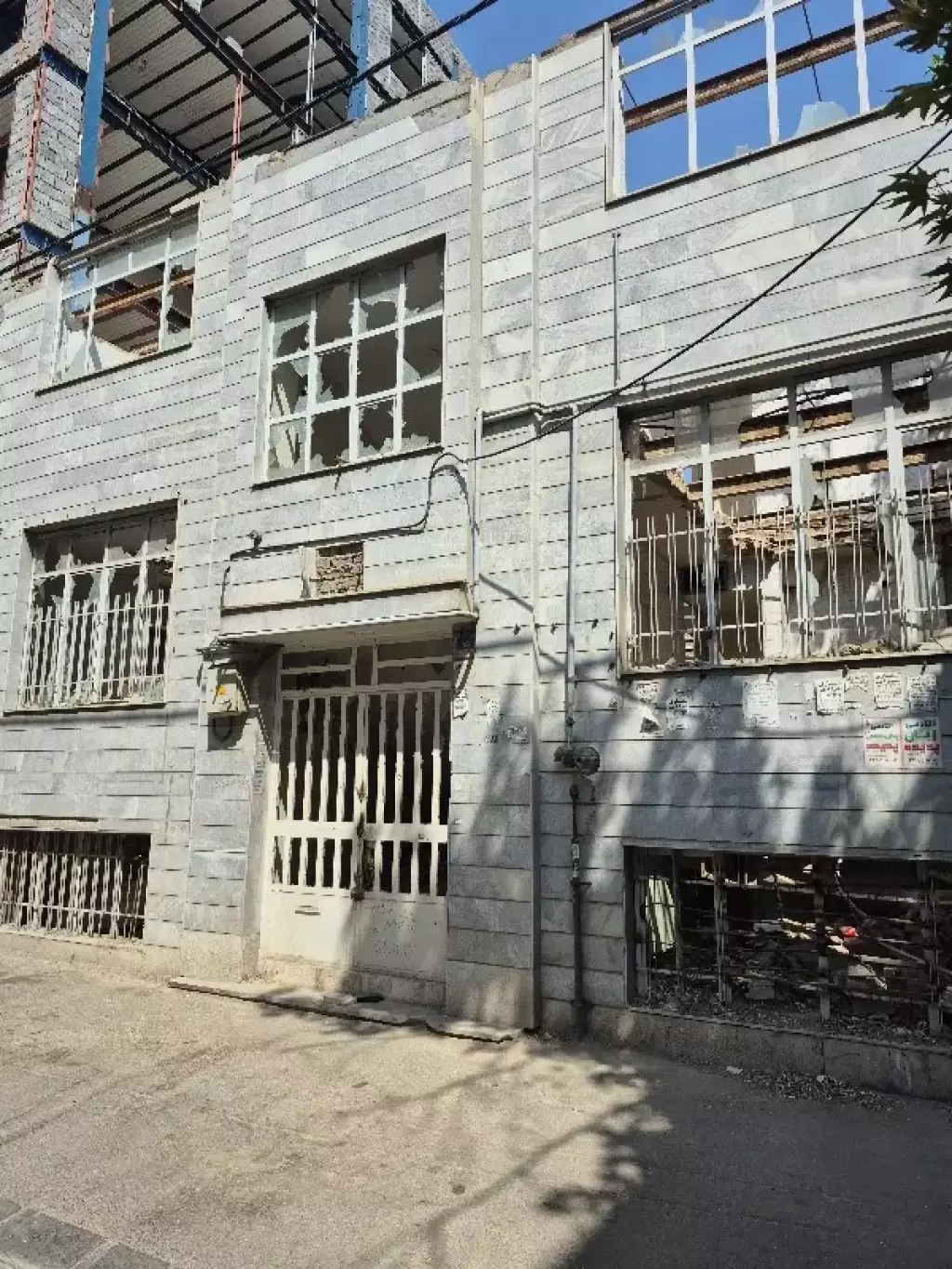 240 متر لرزاده