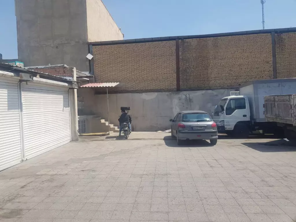 35 متر مغازه داخل گاراژ بر فتح سمت آسانسور فروش ها