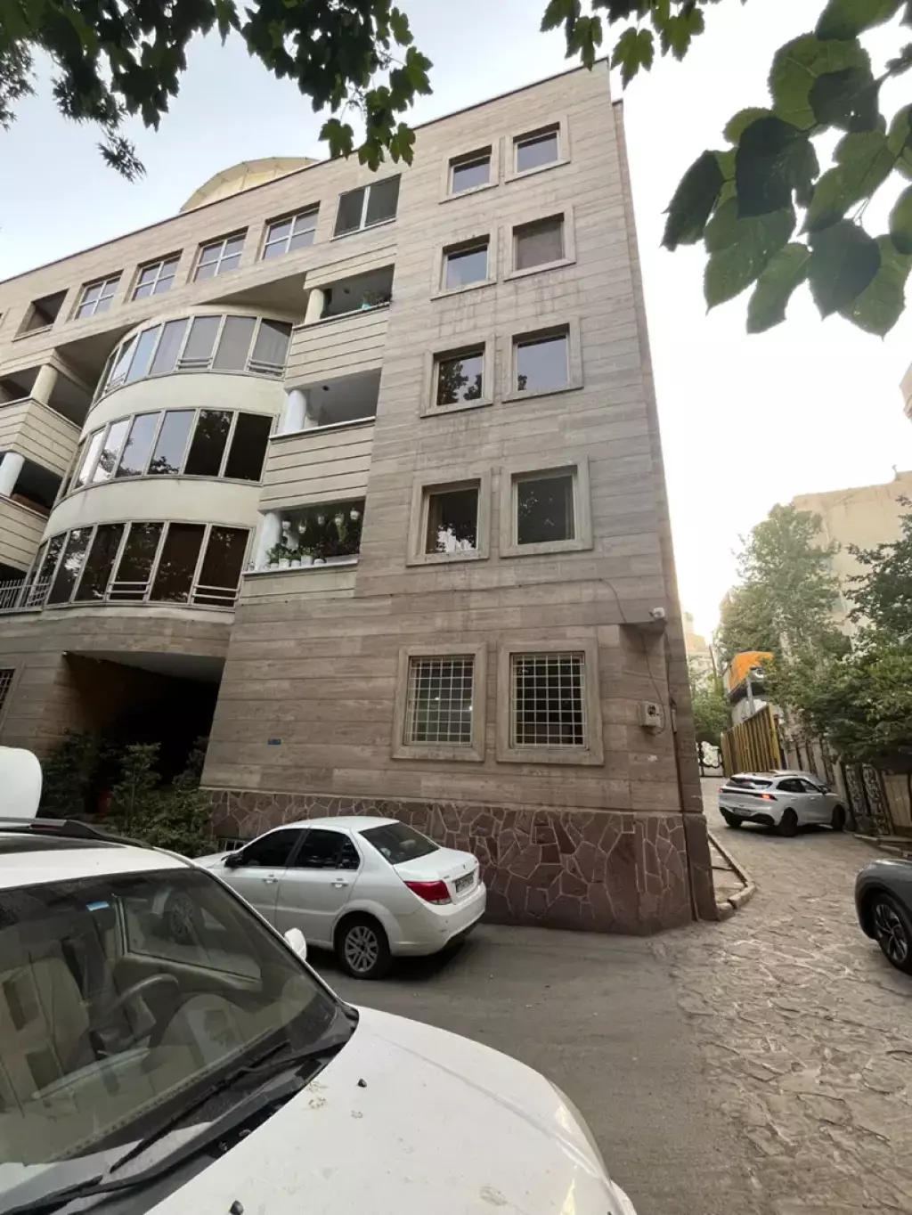 فروش آپارتمان 195 متری در الهیه