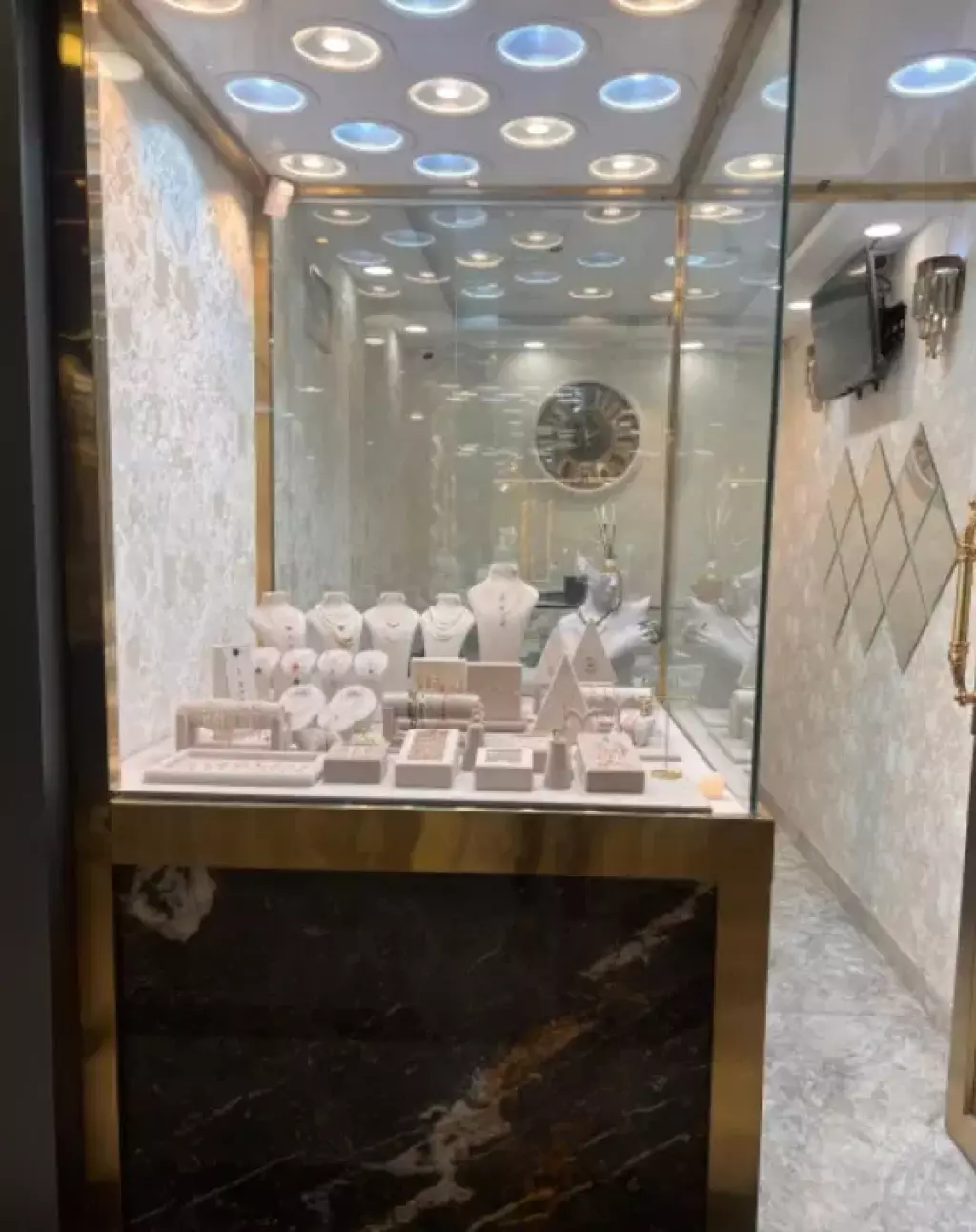 اجاره اداری و تجاری 10 متری در بازار