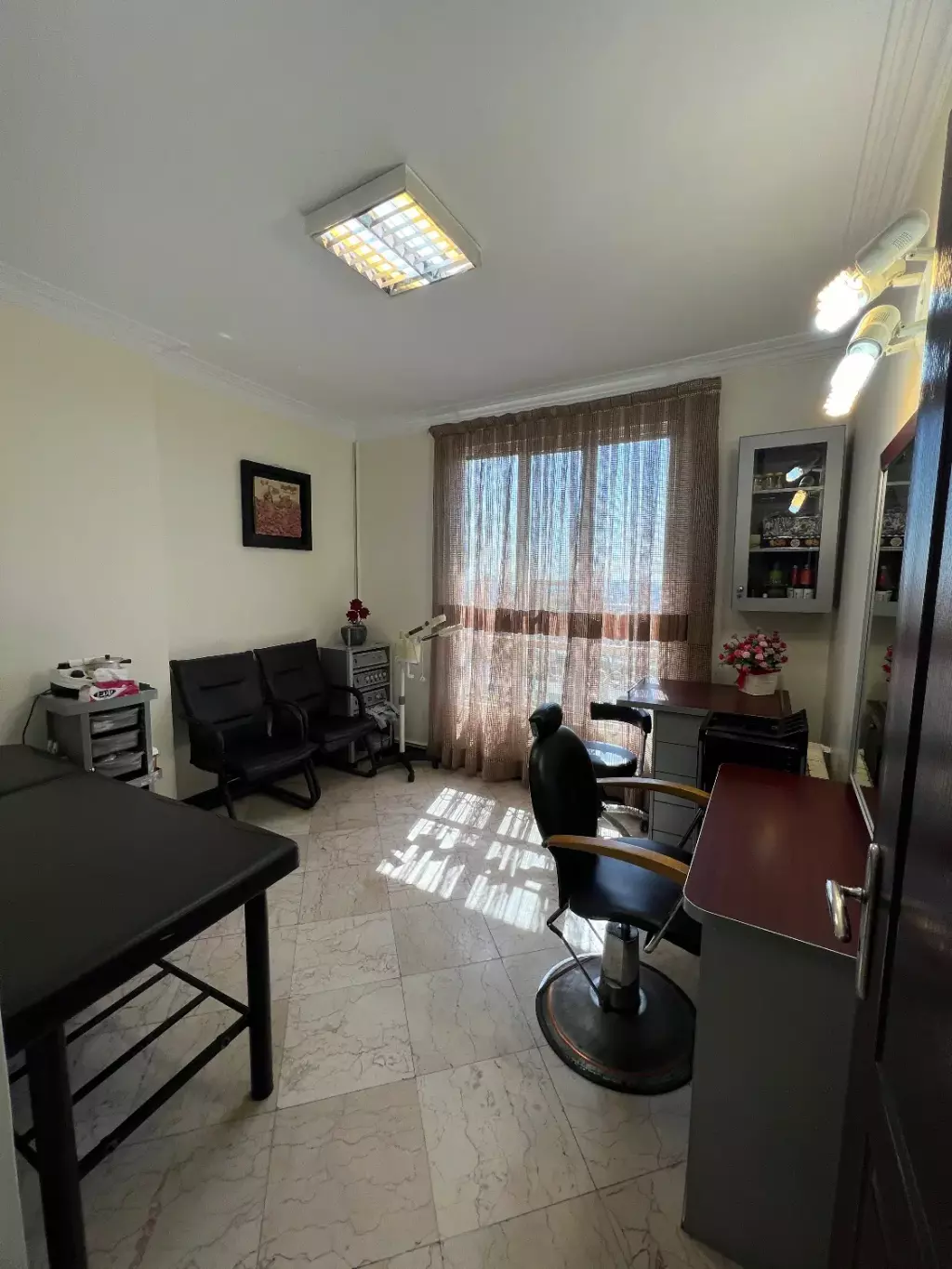 اجاره اداری و تجاری 12 متری در مینیسیتی (شهرک نفت)