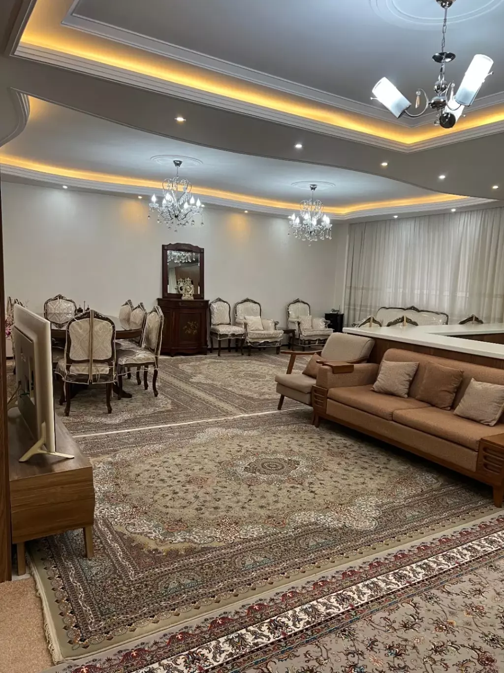 فروش آپارتمان 130 متری در صاحب الزمان