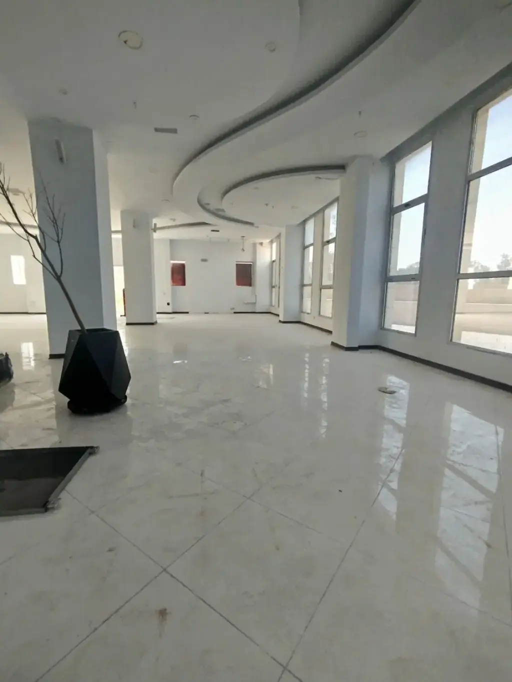 اجاره اداری و تجاری 300 متری در ورزشگاه آزادی