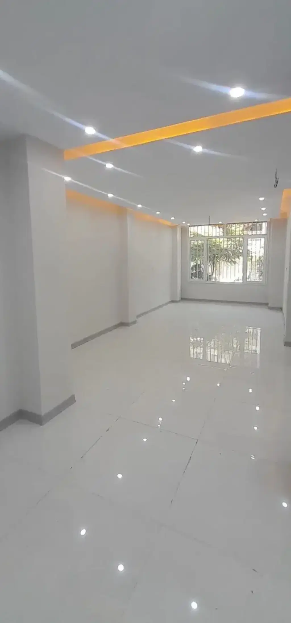 اجاره اداری و تجاری 83 متری در شهرک پرواز