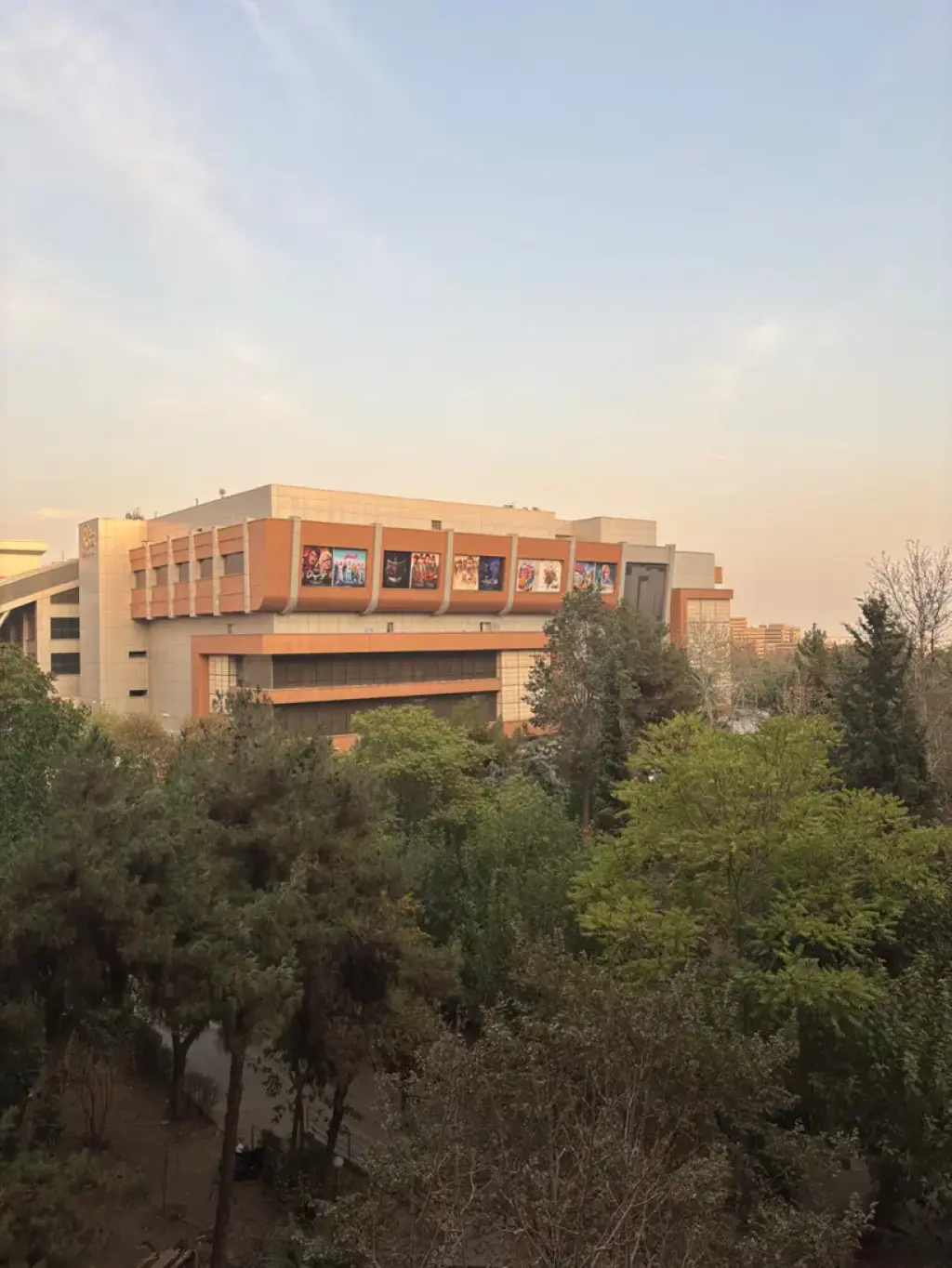 اجاره اداری و تجاری 111111 متری در اکباتان