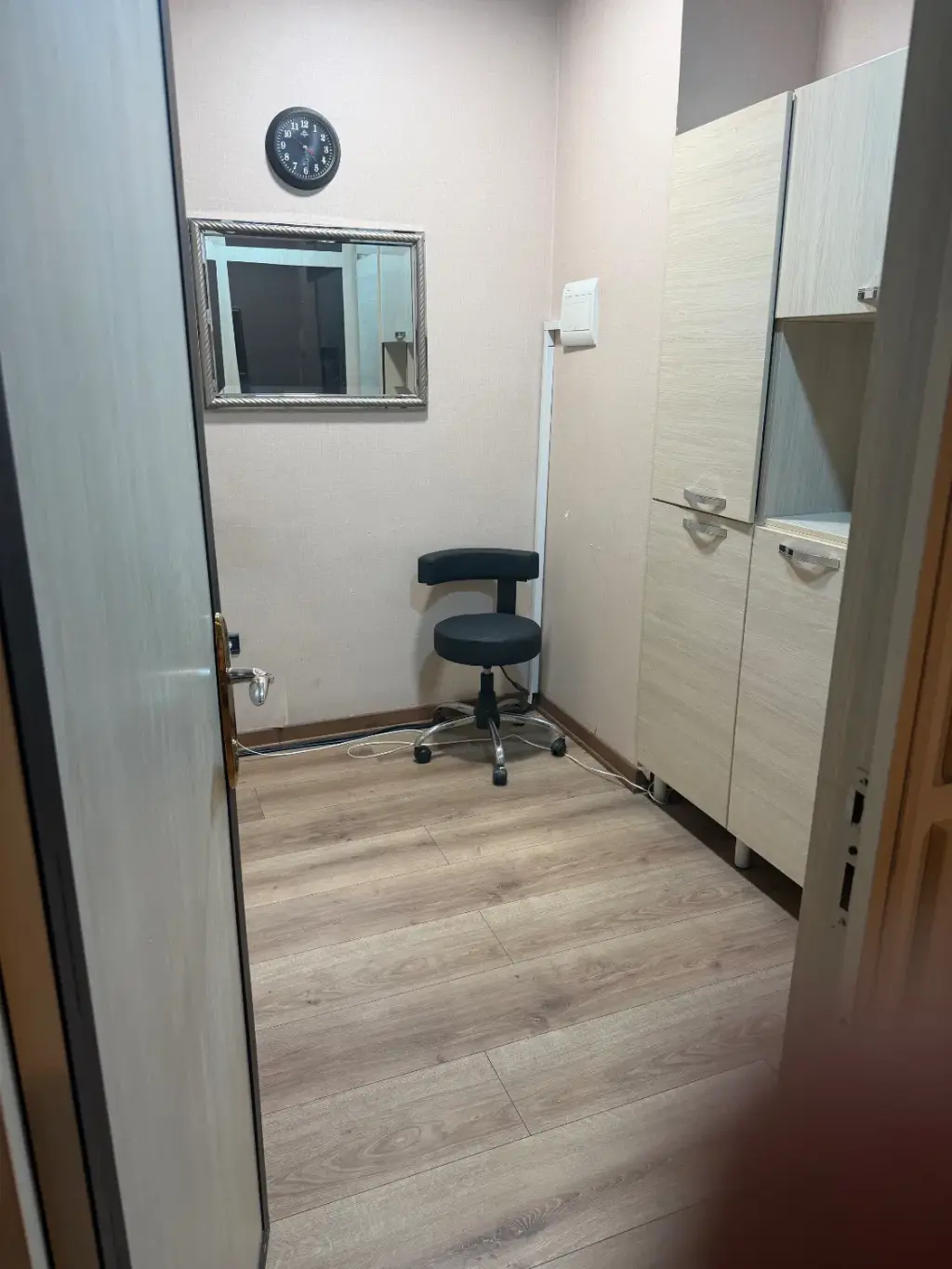 اجاره اداری و تجاری 5 متری در حکمت