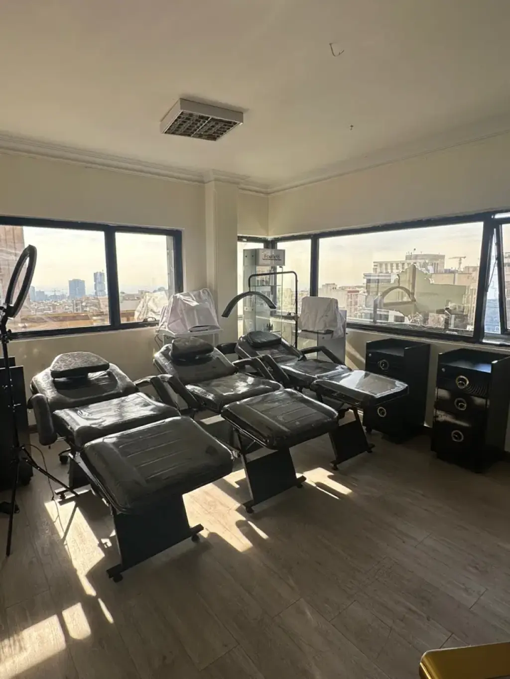 اجاره اداری و تجاری 20 متری در سعادت‌آباد