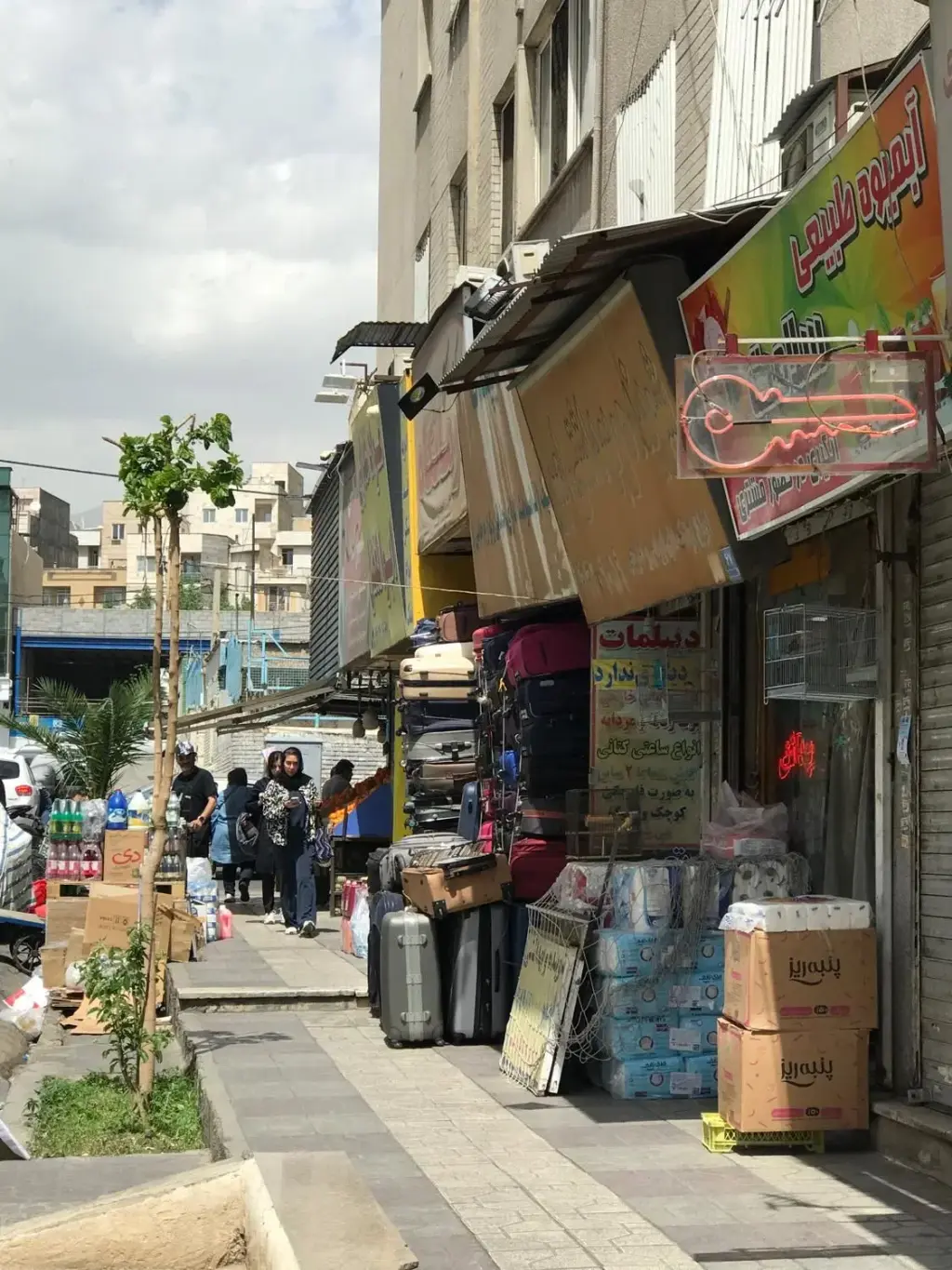 فروش اداری و تجاری 19 متری در صادقیه