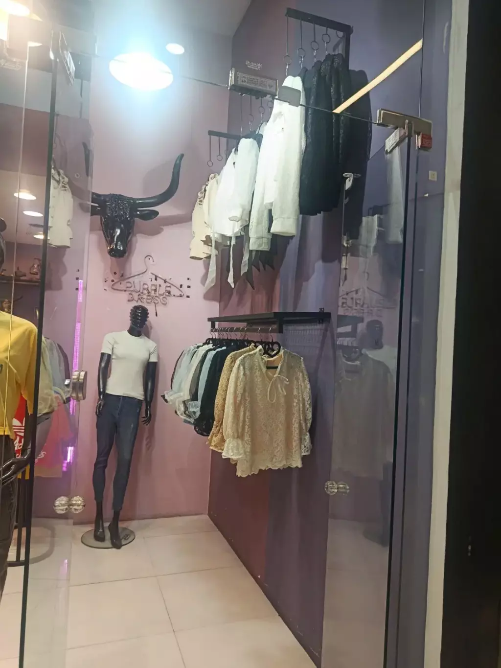 مغازه لوتوس مال