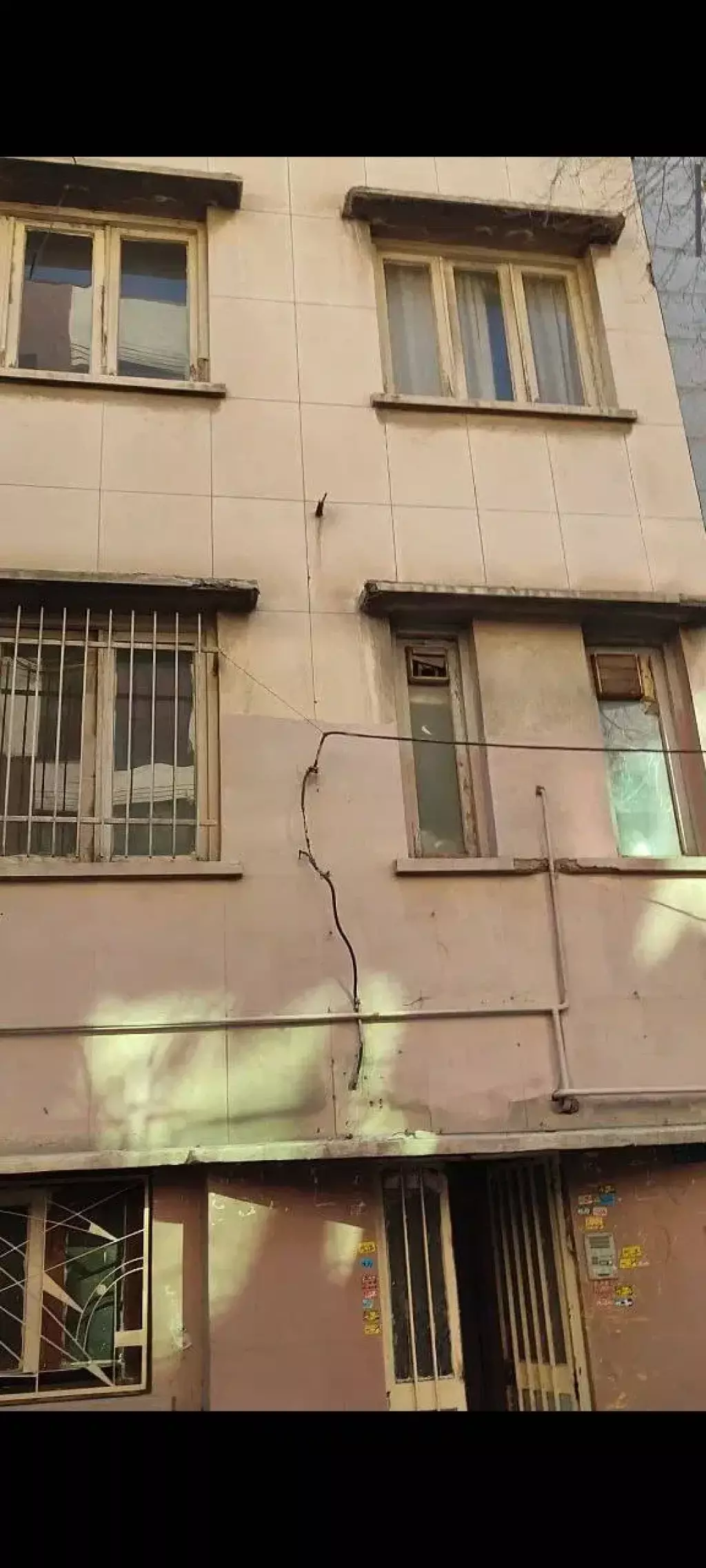 خانه ویلایی کلنگی 140 متر زمین بر9 متر باسندتک برگ
