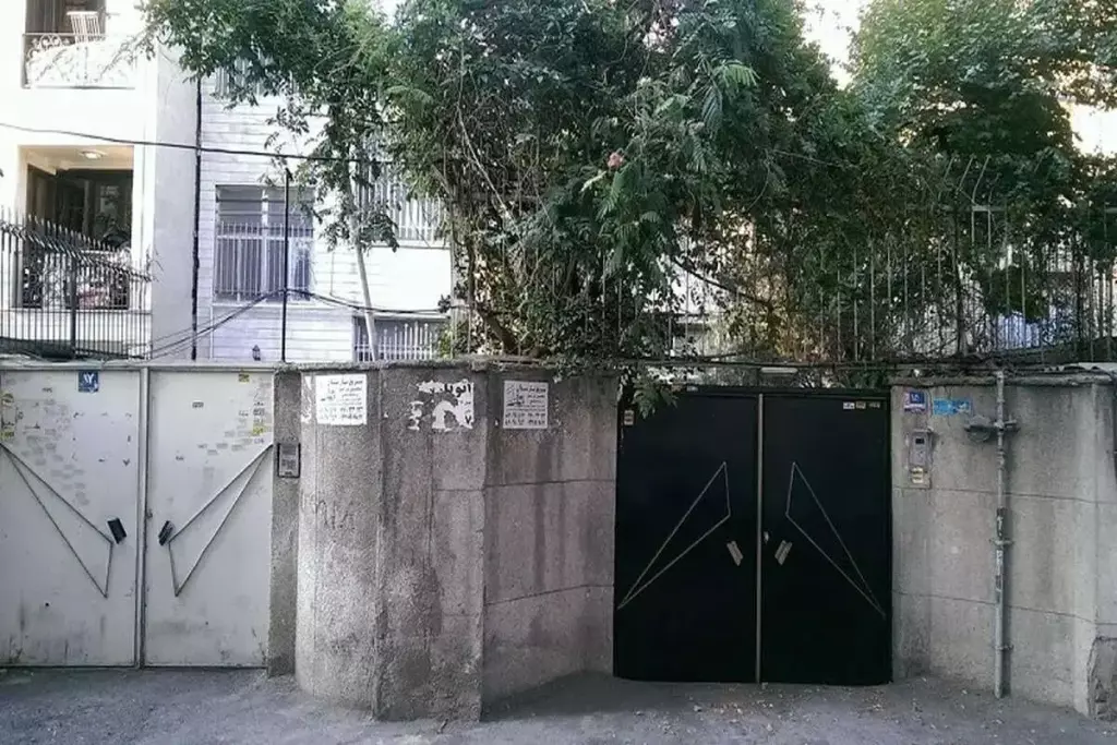 105متر/جنوبی/بر ملک 7/قابل ساخت تا 5طبقه
