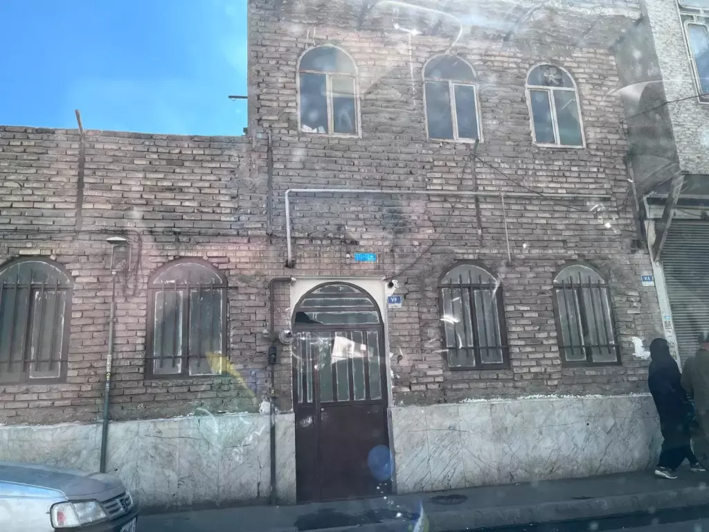 فروش ملک کلنگی قابل سکونت258 متر،مناسب ساخت و ساز