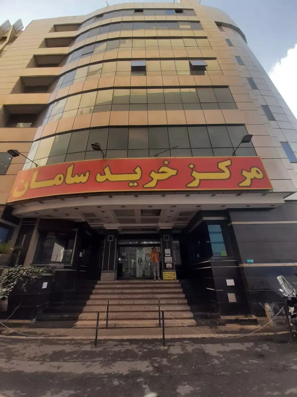 21متری صادقیه مناسب پت شاپ و تمام مشاغل