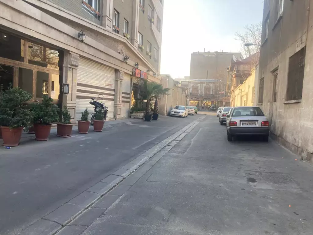 1050متر مربع همکف تجاری 2باب مغازه نوساز